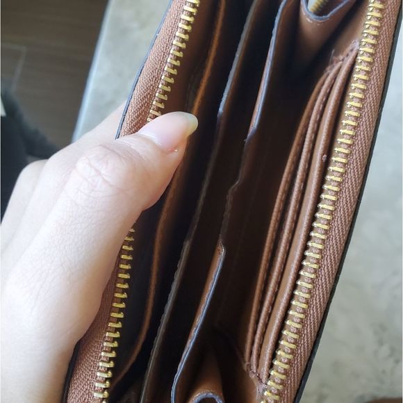 Michael Kors brown tote bag with wallet - Picture 7 of 11